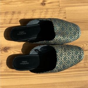 Urban Outfitters, Size 9, Color: Emerald Green & Gold pattern.